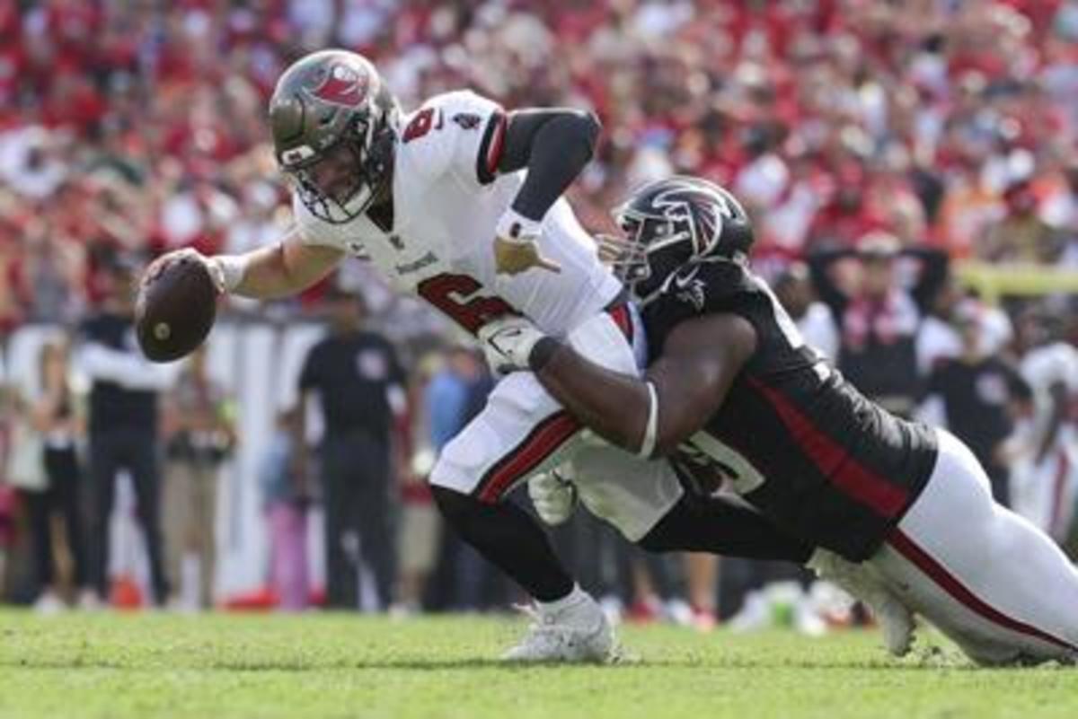 Baker Mayfield gets sacked.